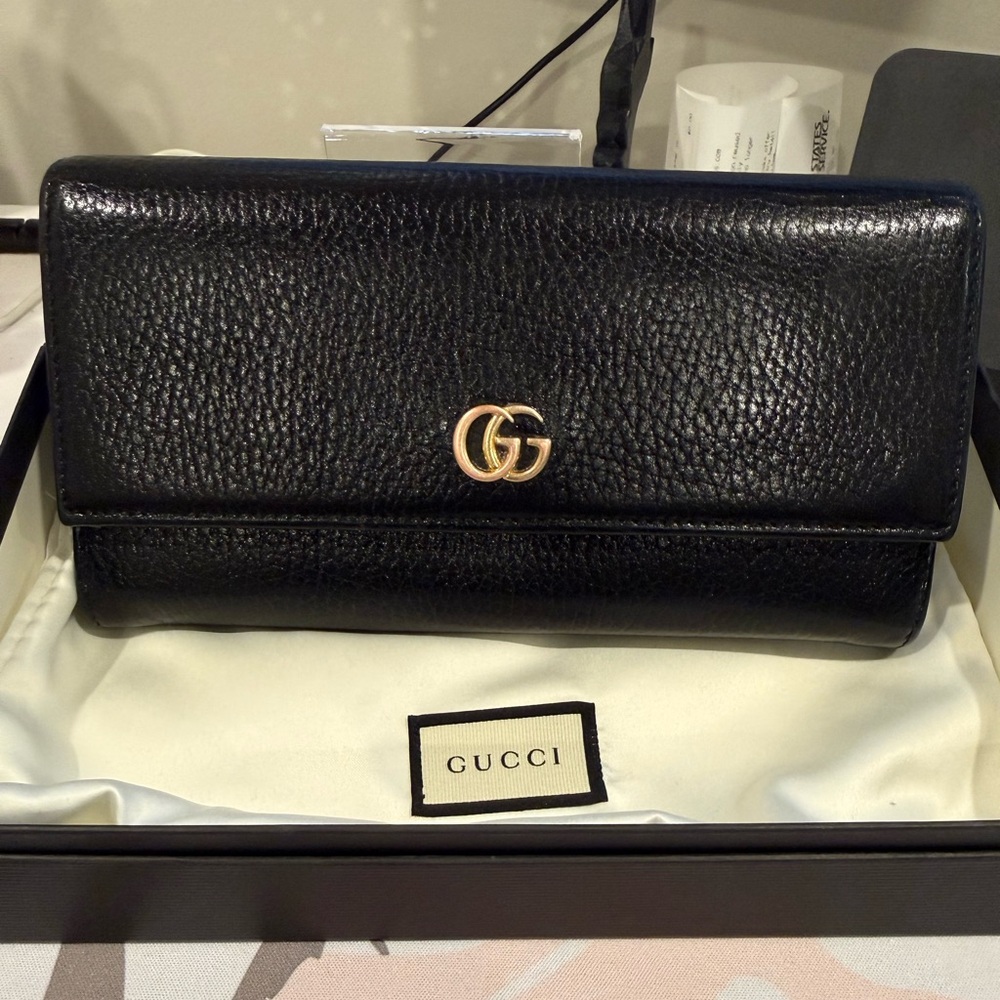 ✨SALE✨ Gucci Black Leather GG Wallet - Picture 1 of 9